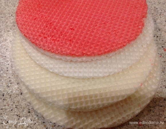 Разложить вафли.