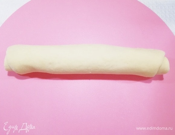 Сворачиваем трубочкой.