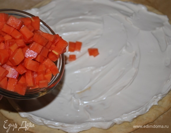 На крем — кусочки папайи.