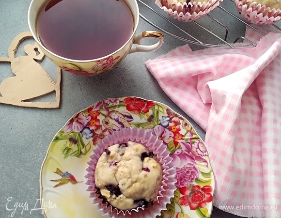 Выпекать 20–25 минут до готовности. Сразу не вытаскивать, подождать немного, пока остынут. Получается 14 штук.