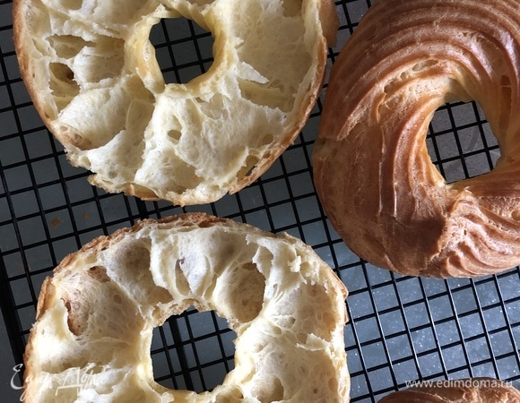 Заготовки должны быть хрустящими и крепкими снаружи и полыми внутри.