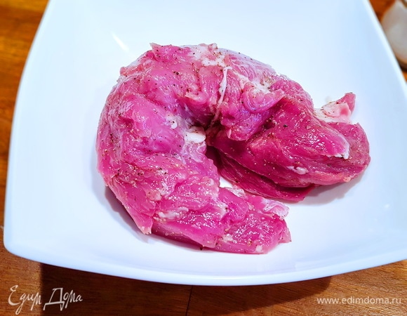 Отставляем в сторону мясо полежать.