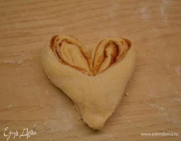 Разворачиваем и получаем такое сердечко.