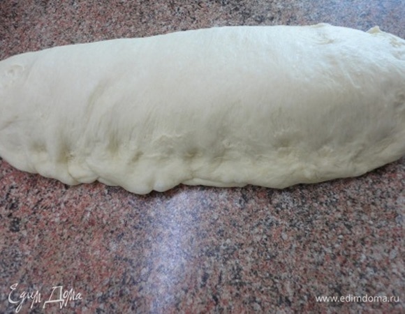 Затем складываем пополам, опять прорабатываем шов и аккуратно подкатываем.