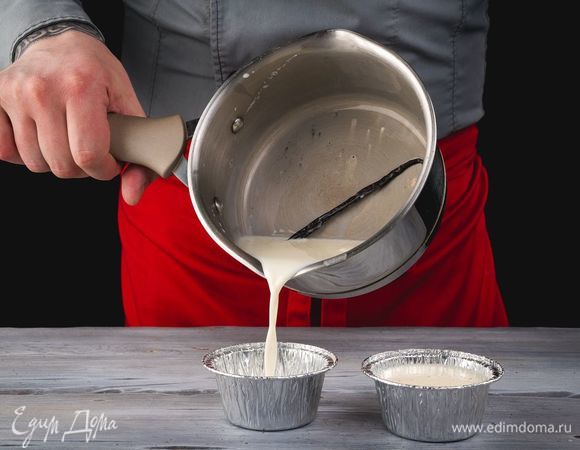 Разлейте получившуюся смесь по формочкам и уберите в холодильник до полного застывания.