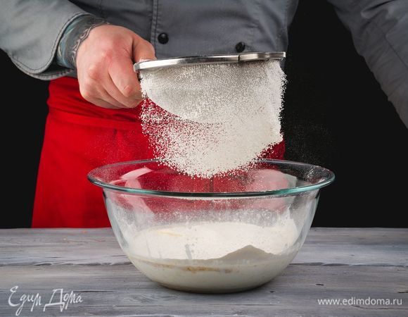 Добавьте муку.