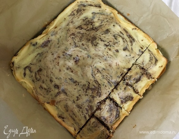 Полностью остудите десерт до комнатной температуры, затем накройте и отправьте на ночь в холодильник.