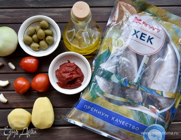 Подготовить продукты. Для соуса подойдут свежие грунтовые помидоры, томатная паста или помидоры, консервированные в собственном соку.