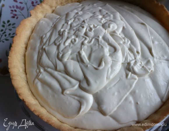 На основу для тарта поместить ганаш.