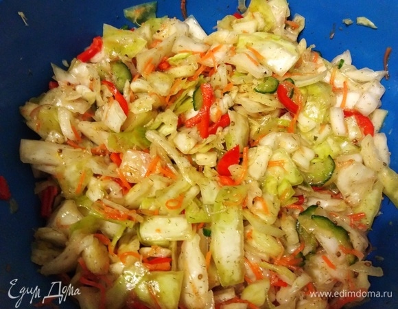 Хорошо перемешать и оставить на 12 часов для маринования. В течение этого времени изредка перемешивать. Приятного аппетита!