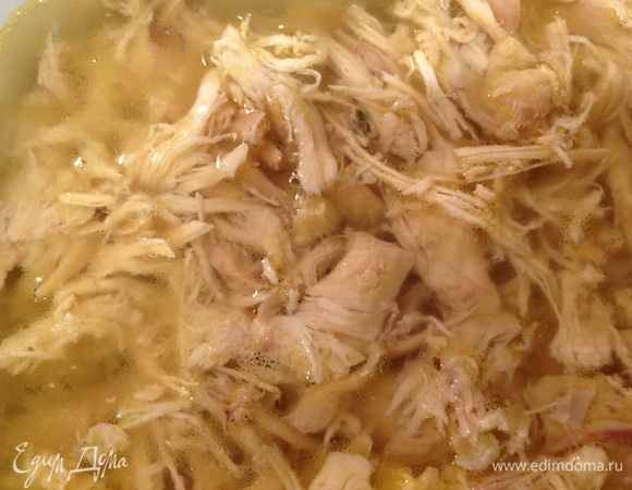 Залить бульоном. Я делаю в стеклянных порционных формочках. Получается 10 шт.