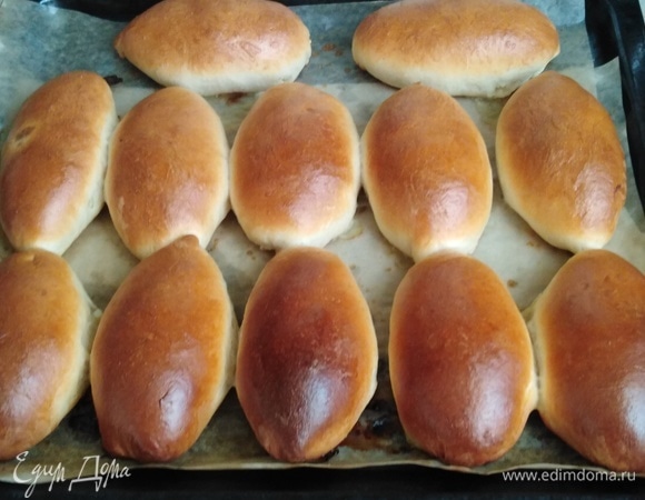 Поставить в духовку. Выпекать при максимальной температуре 20–25 минут.