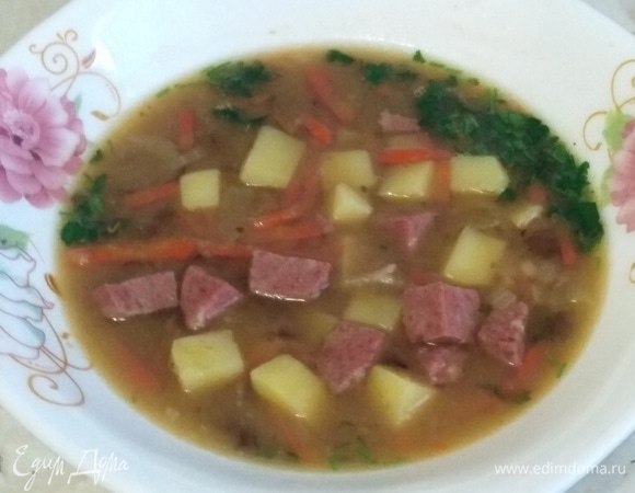 Варить суп 10 минут. В конце готовки заправить зеленью. Приятного аппетита!