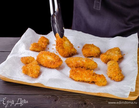 Выложите наггетсы на бумажное полотенце, чтобы удалить лишний жир.