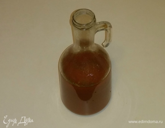 Сушеный базилик я добавляю сразу в томатный сок до начала приготовления, чтобы базилик лучше раскрыл свой вкус и аромат.