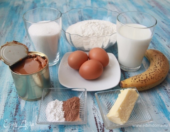 Стакан объемом 250 мл. Для карамели варим сгущенное молоко в течение 2-х часов. Можно взять и два банана.