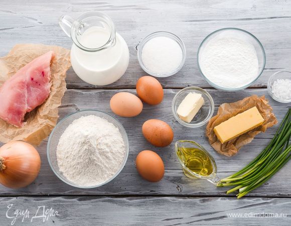 Для приготовления аппетитных блинов с начинкой нам понадобятся следующие ингредиенты.