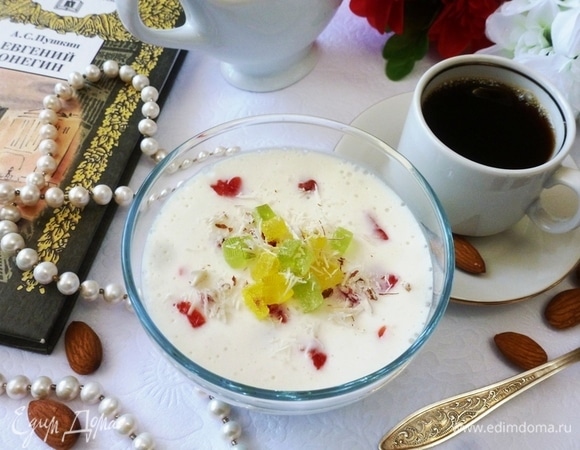 При подаче бланманже посыпать кусочками мармелада и миндальной крошкой. Приятного аппетита!