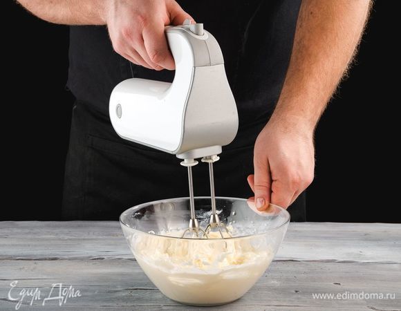 Взбейте до устойчивых пиков. Крем готов.
