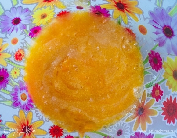 Яйца смешать с сахаром.