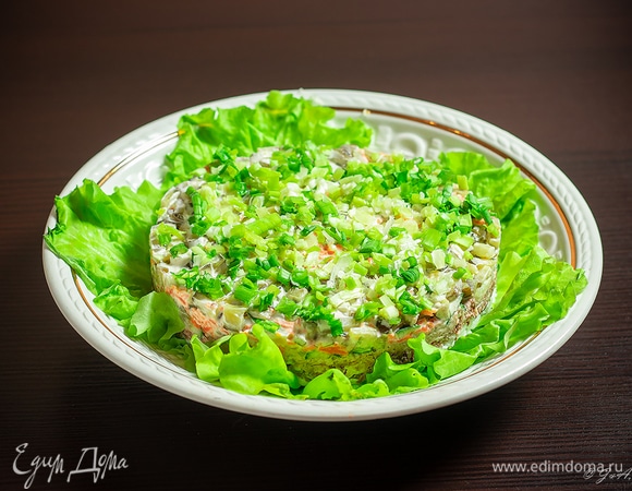 Верхний слой — зеленый лук.