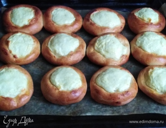 Поставить в разогретую духовку. Выпекать при максимальной температуре 20–25 минут.