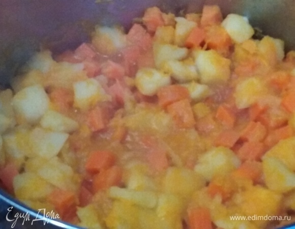 Измельчаем блендером. Раскладываем в прокипяченные банки. Накрываем крышкой. Стерилизуем 5 минут. Храним в холодильнике.