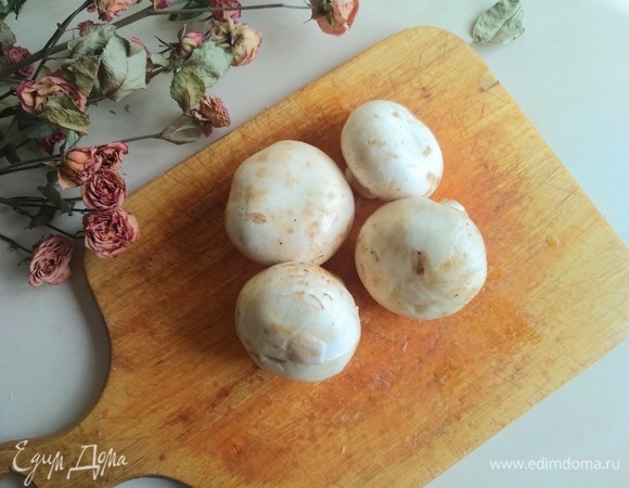 Тем временем подготовим грибной соус.