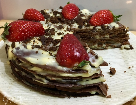 Отрезаем кусочек, и можно наслаждаться вкусом шоколадного тортика. Приятного аппетита!