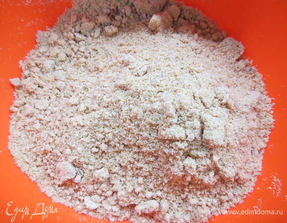 Дать массе застыть и полностью остыть, после чего поломать на кусочки и измельчить в кофемолке или блендере до состояния пудры.