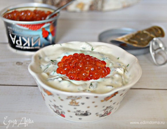 Добавьте красную икру и аккуратно перемешайте. Очень вам рекомендую использовать вкусную и качественную икру ТМ «Восточный берег»!