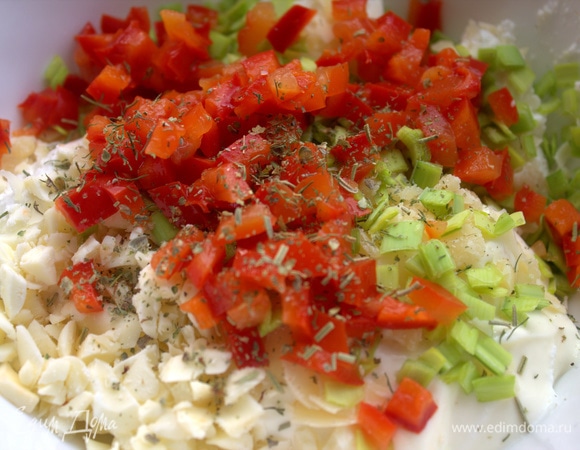 Приправы — травы, какие любите. Можно соль, перец.