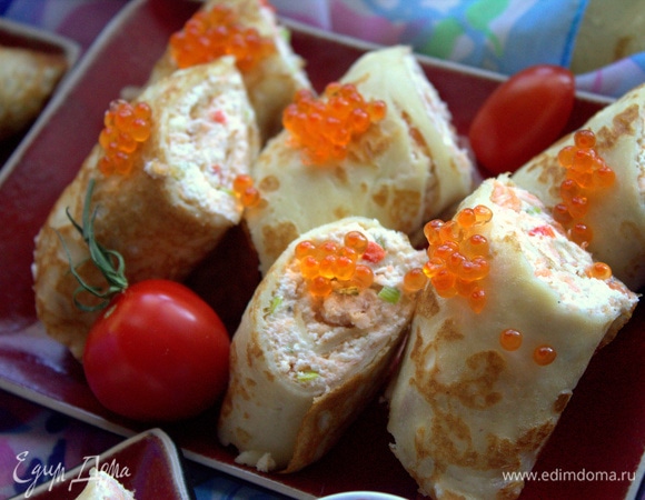 Икра очень хорошо сочетается с рыбной начинкой и с блинами.