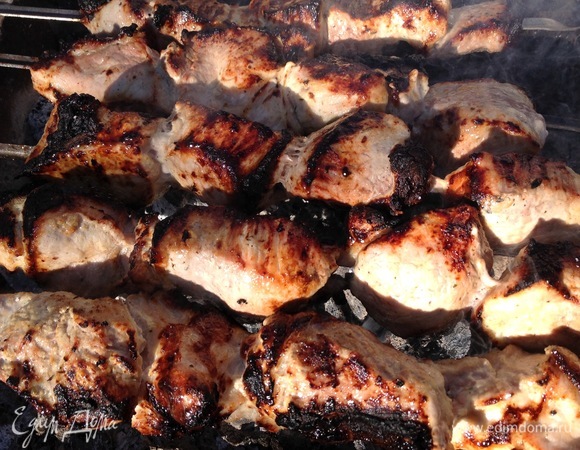 Жарю мясо. Время приготовления индивидуально: зависит от степени прожарки, которая нравится вам.