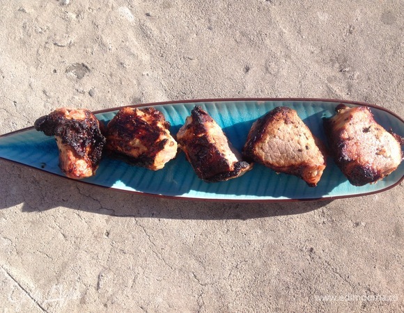 Получается очень нежное мясо с насыщенным вкусом! Приятного аппетита!