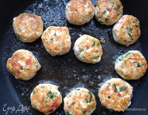 Сыр делает их очень сочными и придает красивый цвет.