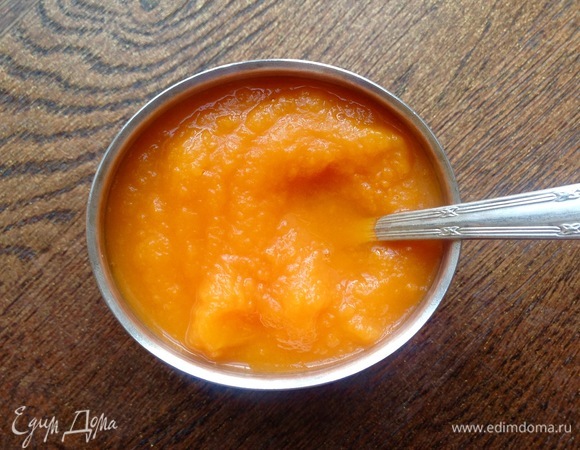 Соус: в тыквенное пюре добавить чеснок, соль, оливковое масло, хорошо взбить блендером.