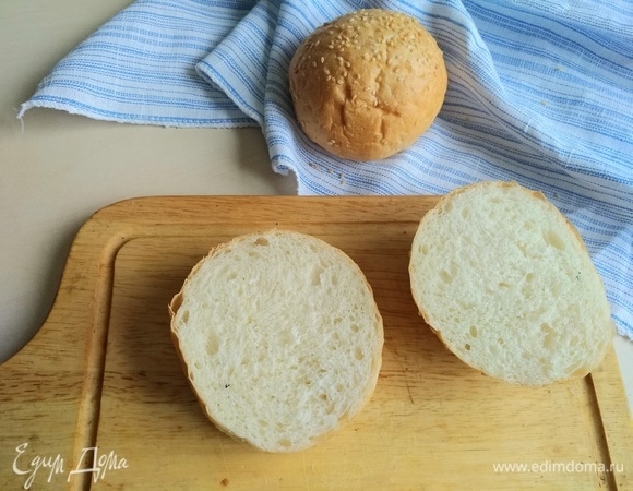 Разрезаем их на 2 части.