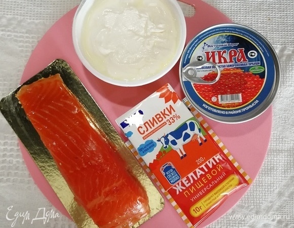 Для начинки нам понадобятся икра горбуши ТМ «Восточный берег», форель подкопченная, сыр маскарпоне, сливки и желатин.