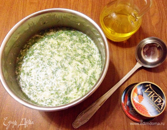 Добавить в тесто 3 ст. л. растительного рафинированного масла. Хорошо вымесить.