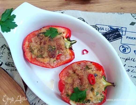 Перцы подавать как горячую закуску или с гарниром на ужин. Приятного!