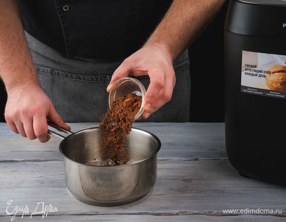 Добавьте какао-порошок и прогрейте пару минут.