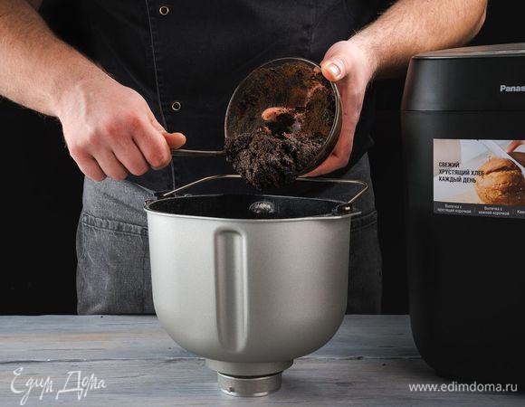 В последнюю очередь добавьте остывший солод.