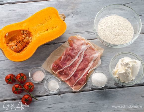 Эти ингредиенты понадобятся нам для приготовления. Можно использовать готовое тыквенное пюре или отварить 450 г тыквы до готовности, после чего измельчить блендером. 