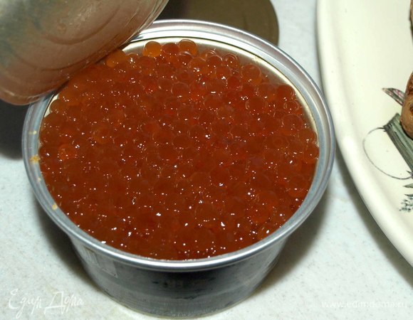 Открыть банку красной икры ТМ «Восточный берег».