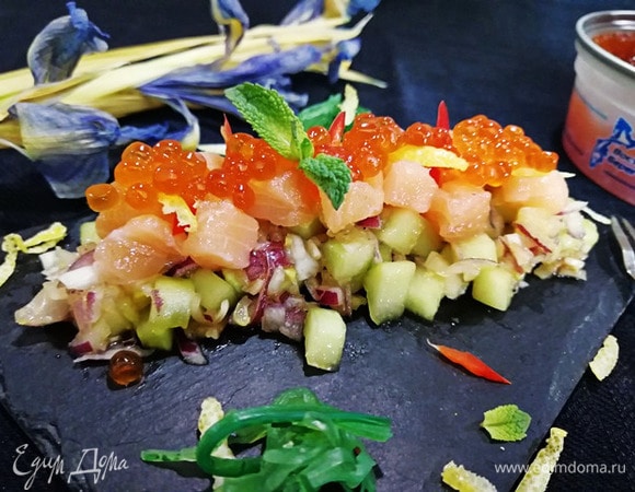 Осталось нанести щедрую порцию икры горбуши ТМ «Восточный берег» и подать на стол.