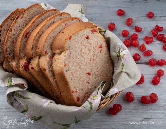 Хлеб прекрасно сочетается с вареньем или сгущенкой. Приятного аппетита!