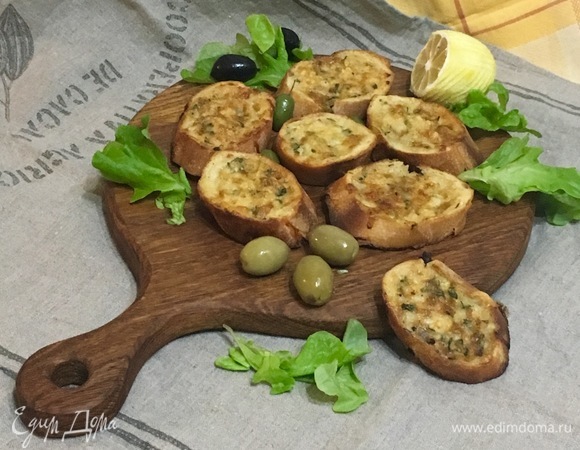 Румяные зажаристые бутерброды готовы.