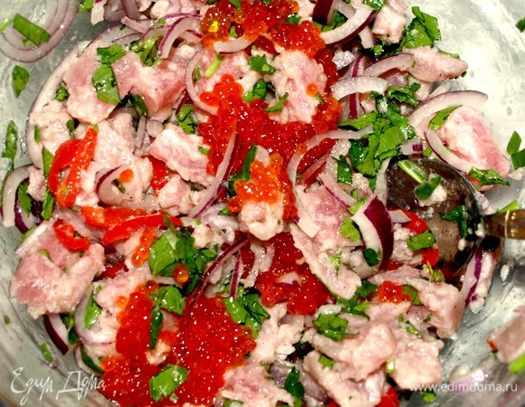 Добавить красную икру ТМ «Восточный берег» и аккуратно перемешать. Блюдо готово.