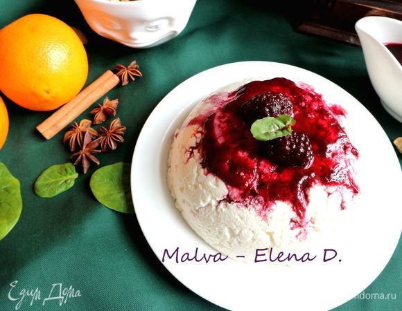 Подать отдельно соус из ежевики или декорировать соусом рикотту.